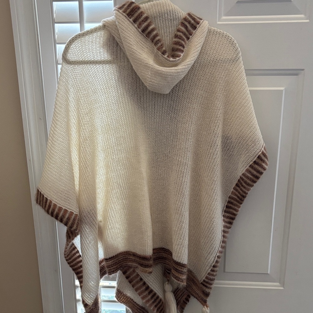 Woman’s wrap with hoodie Cream and Brown NWT - Picture 6 of 6
